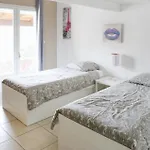 3 Bedroom Stunning In Hébergement de vacances Rochefort-du-Gard
