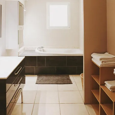 3 Bedroom Stunning In *