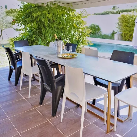 3 Bedroom Stunning In *