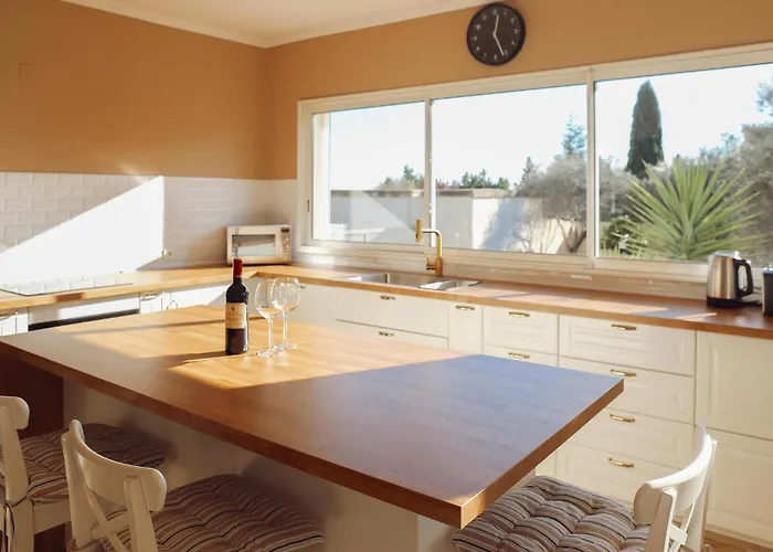 Casa de Férias 3 Bedroom Stunning In Rochefort-du-Gard