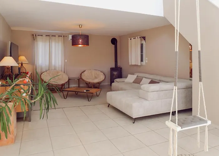 3 Bedroom Stunning In * Rochefort-du-Gard